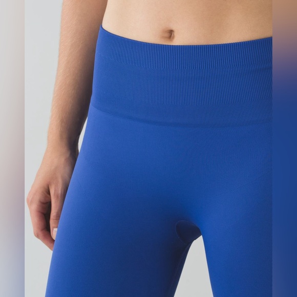 Lululemon Zone In Crop EUC Size 8 - Picture 4 of 10